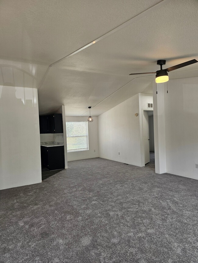 Foto del edificio - 3078 Rainbow Lake Dr