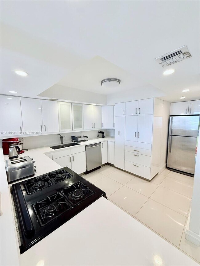Foto del edificio - 3140 S Ocean Dr
