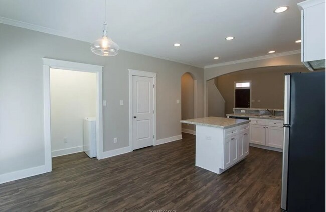 Building Photo - 124 Waverly Dr