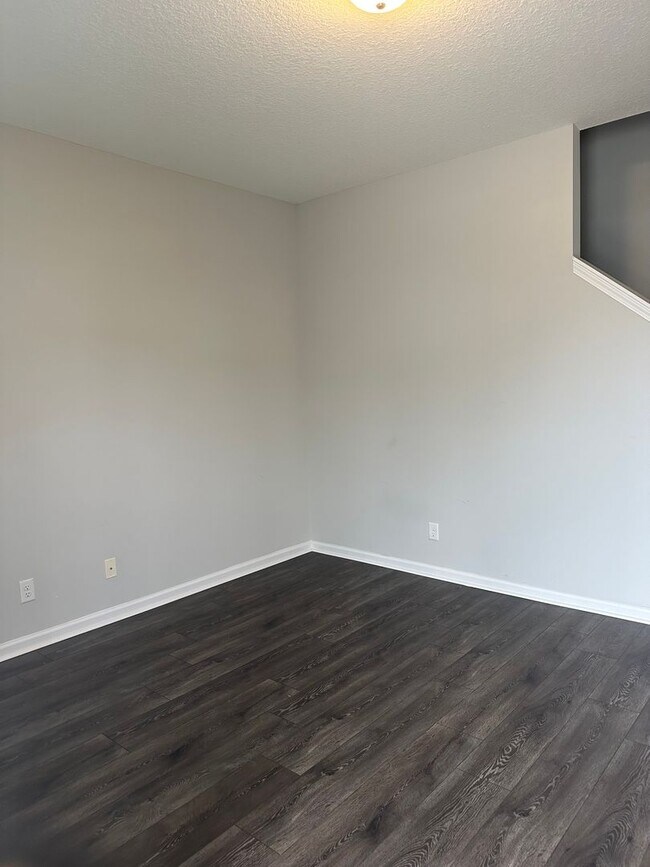 Foto del edificio - For Rent
