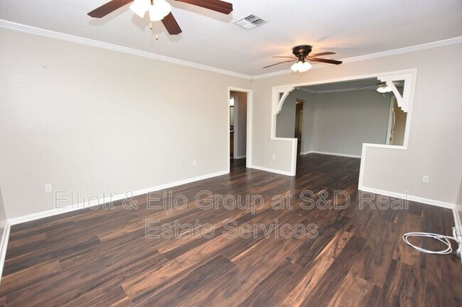 Building Photo - 932 E Valencia St