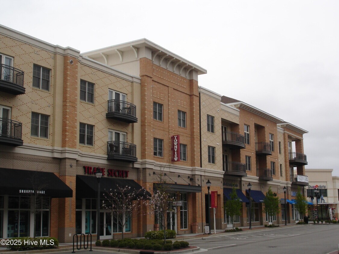 Foto principal - 6832 Main St