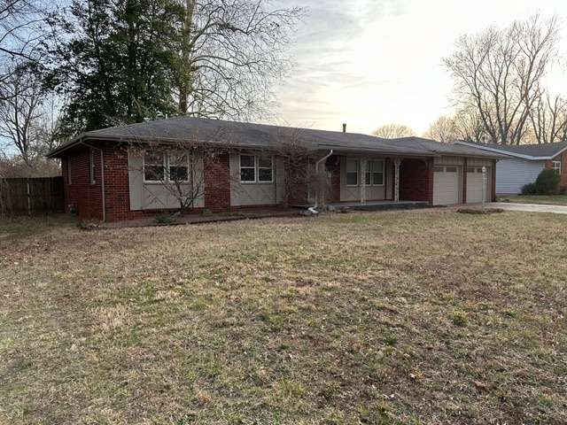 Building Photo - 2136 E Ridgewood Dr