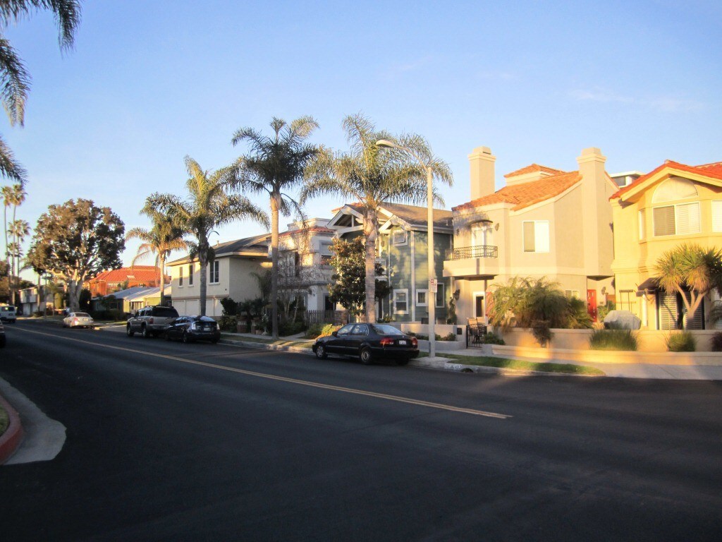 Primary Photo - 410 Huntington St