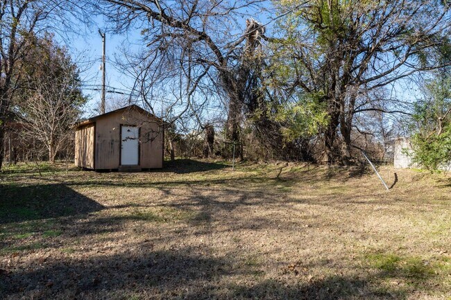 Building Photo - 2 Bed / 1 Bath rental property