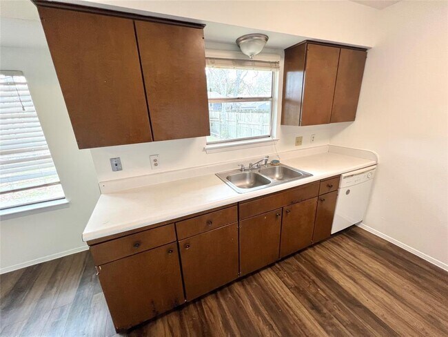 Foto del edificio - 2619 Baxter Dr