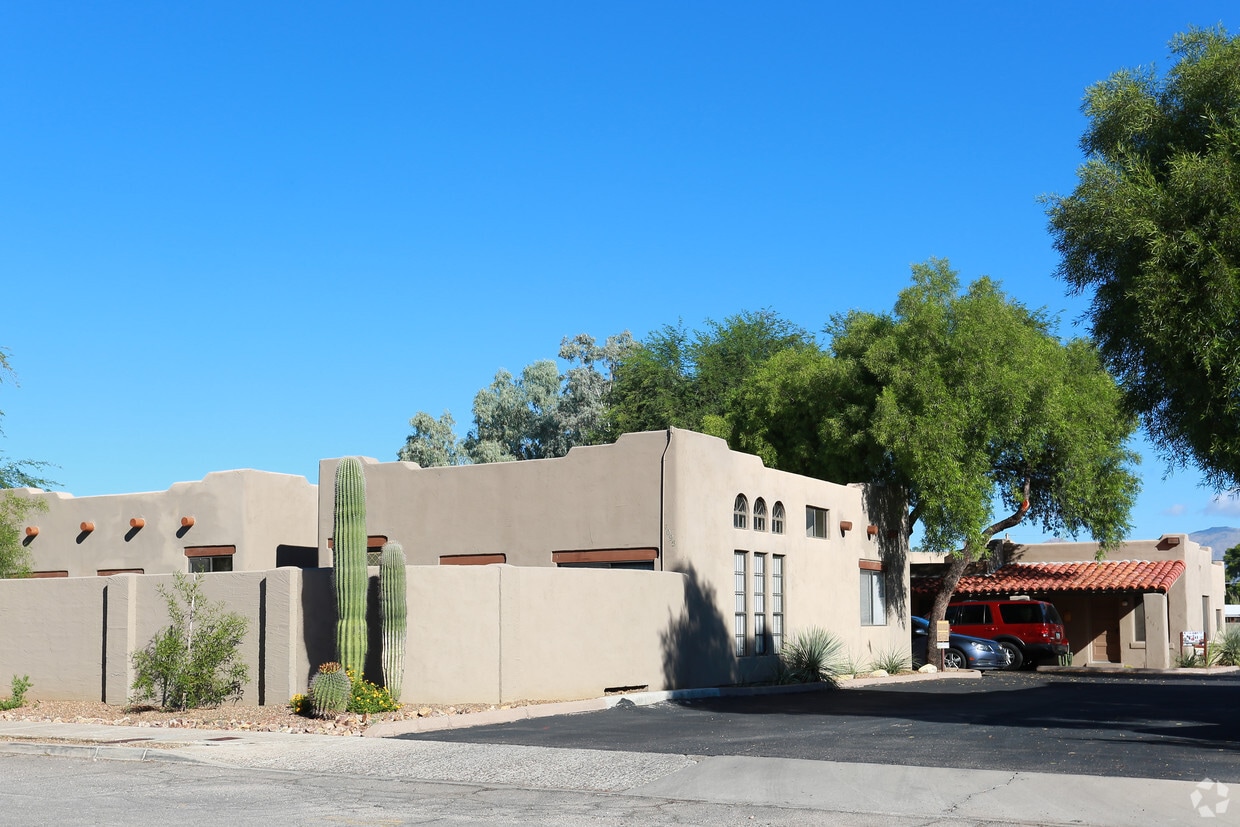 Building Photo - Cortland Las Casas