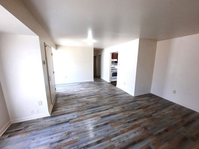 Building Photo - Long Reach Village – Renovated 2BR Condo