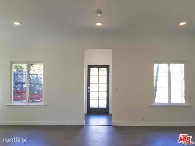 Building Photo - 8538 W West Knoll Dr