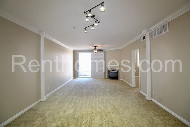 Foto del edificio - Mission Valley, 2186 Gill Village Wy #711,-All Appliances included! Central AC, Community Pool / ...