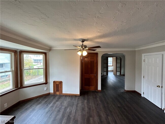 Foto del edificio - 6715 Theota Ave