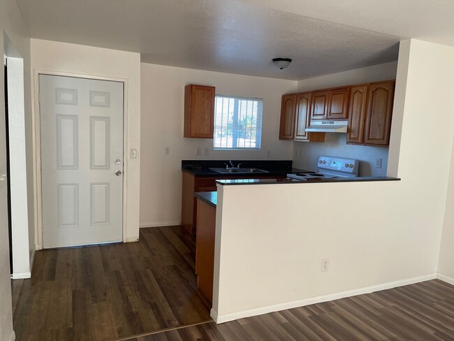 Building Photo - Clean 2 Bedroom Condo