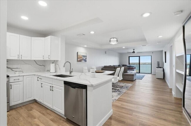 Foto del edificio - 7300 Sun Island Dr S
