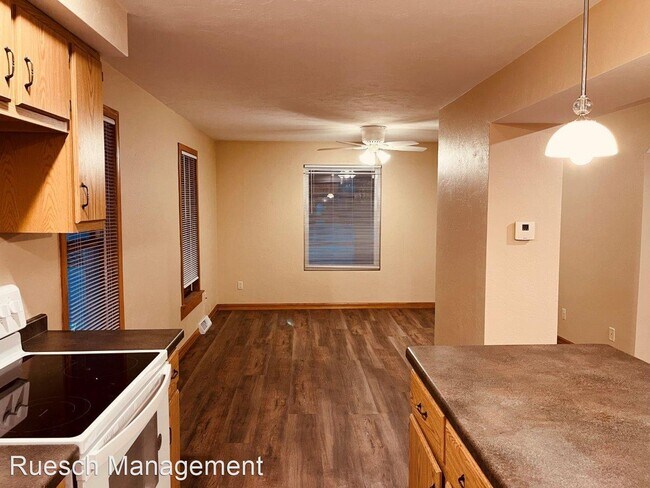 Building Photo - 3 br, 1 bath House - 905 S. Evergreen St