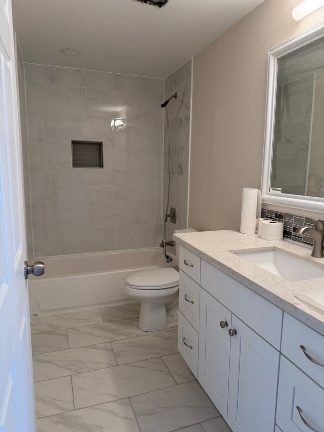 Building Photo - 15300 NE 39th St