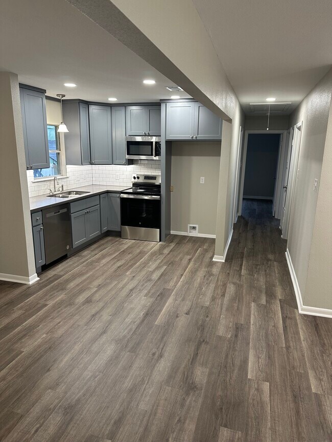 Building Photo - 5303 W Groves Cir
