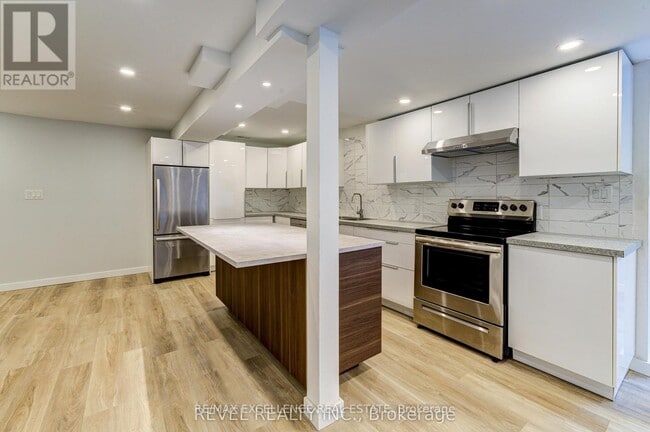 Building Photo - 141 Wasaga Sands Dr