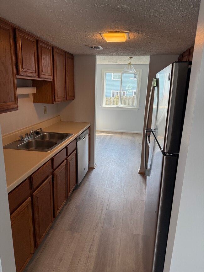 Kitchen - 6713 Kernel Ct