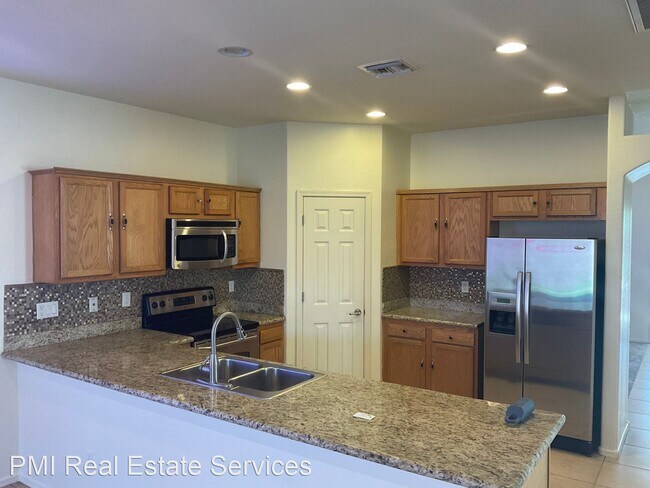 Building Photo - 3 br, 2 bath House - 2646 E Grandview Rd