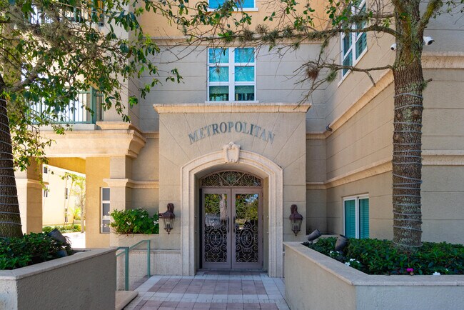 Building Photo - 403 S Sapodilla Ave