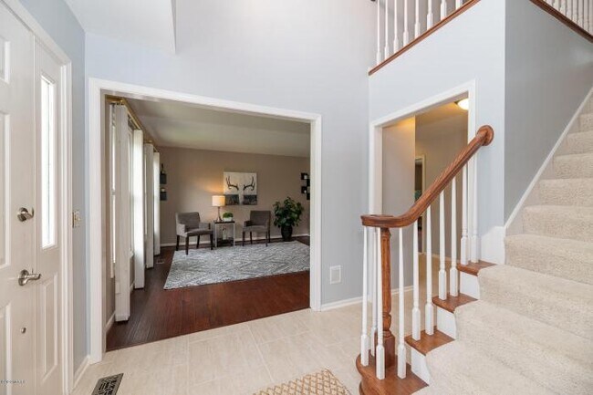 Building Photo - 6 bedroom in Portage MI 49024