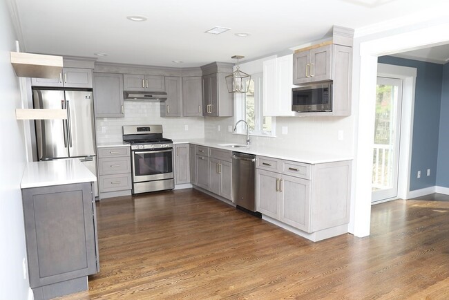 Building Photo - 109 Linden St