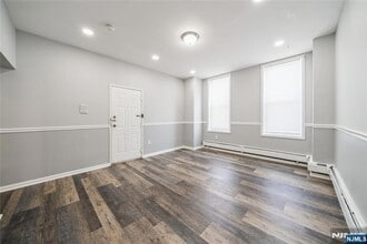 Building Photo - 309 14th St
