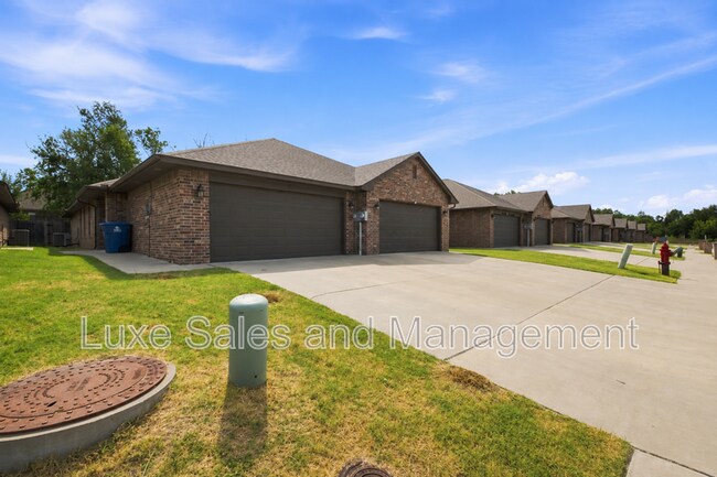 Building Photo - 404 Chalk Hill Ct