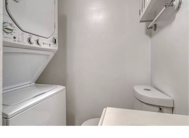 Foto del edificio - Stunning Newly Renovated 2 Bedroom 1 Bathroom