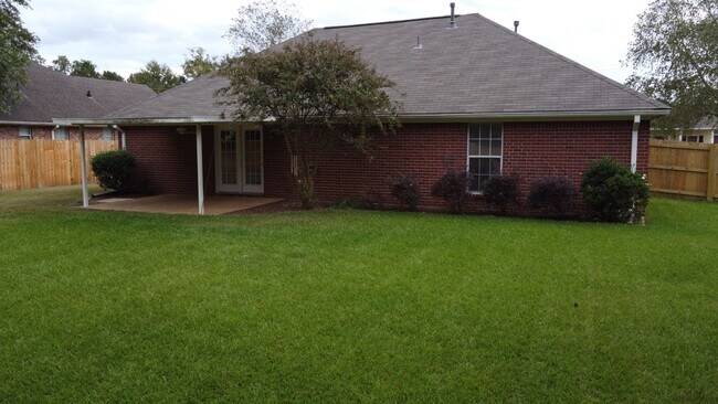 Foto del edificio - 526 Laurelwood Dr