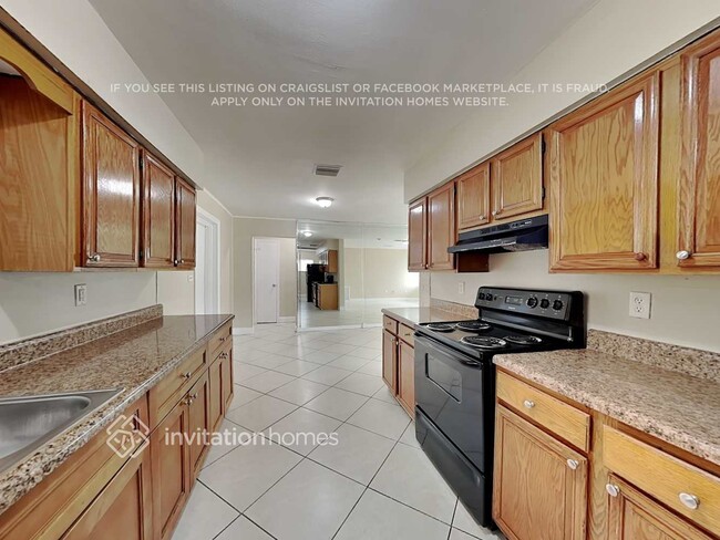 Foto del edificio - 7041 SW 27th St