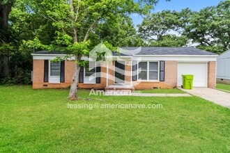 Building Photo - 2945 Eastway Dr