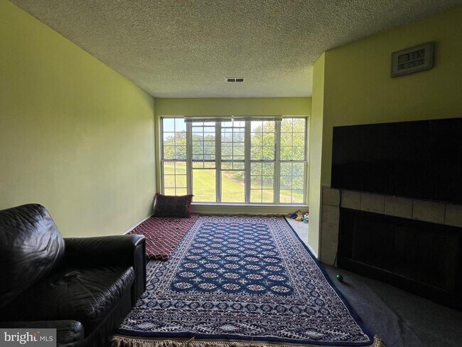 Foto del edificio - 12100 Greenway Ct