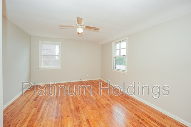 Foto del edificio - 13790 Cedar Rd