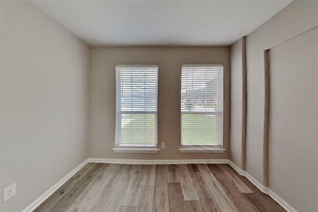 Foto del edificio - 12231 Piney Bend Dr