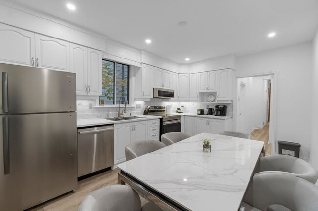 Building Photo - 77 Montrose Ave