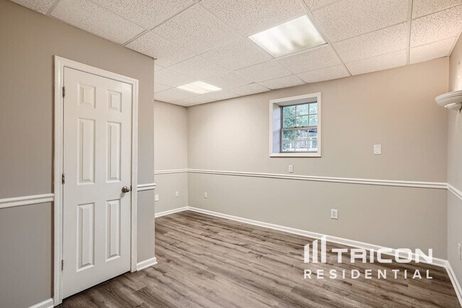 Foto del edificio - 1001 Winston Way NW