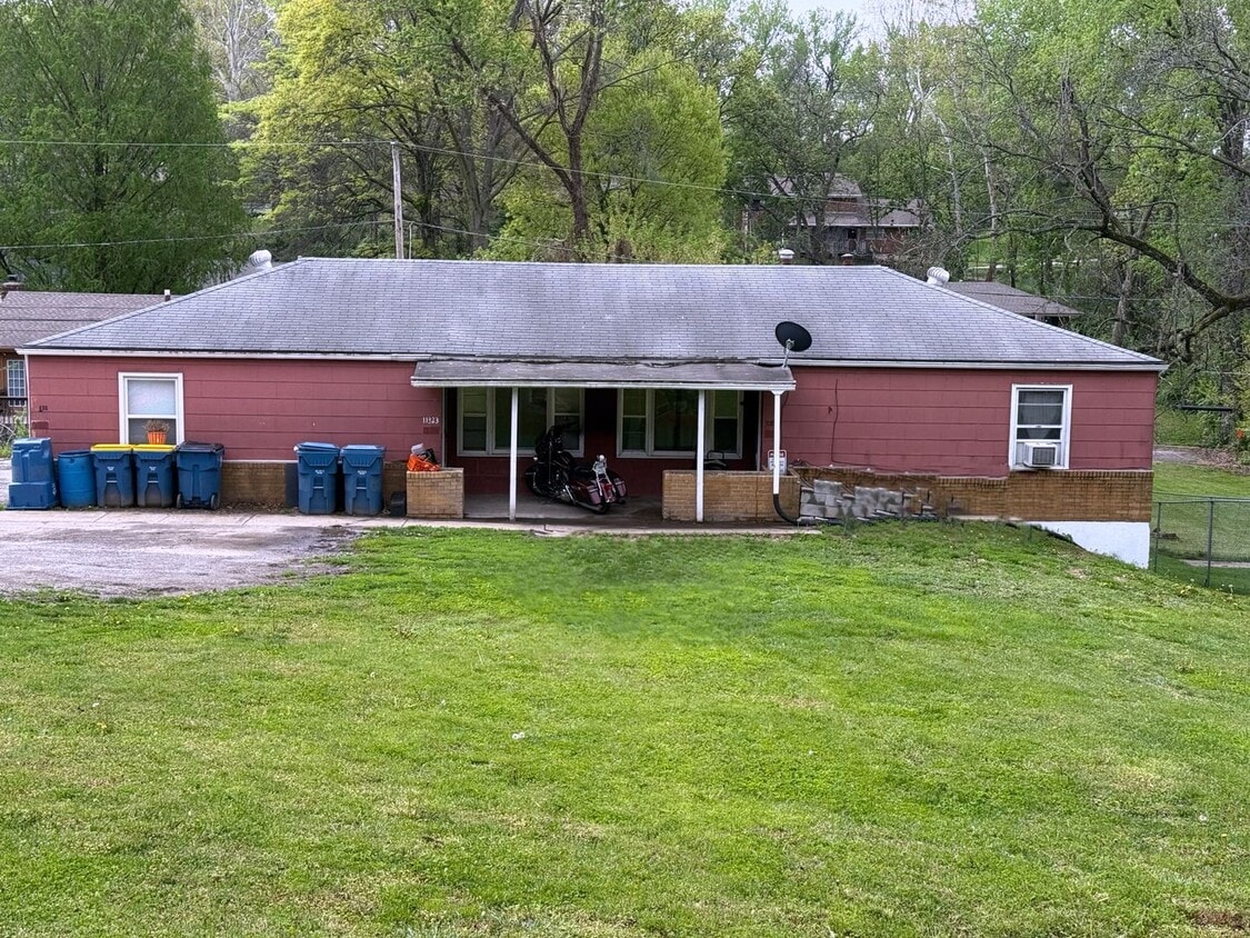 Primary Photo - Updated 2 Bed, 1 Bath Duplex – Convenient ...
