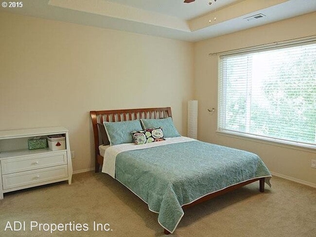 Building Photo - 3 br, 2.5 bath House - 1315 NE Kinney St.