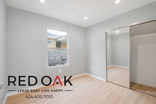 Building Photo - 923 W 75th St