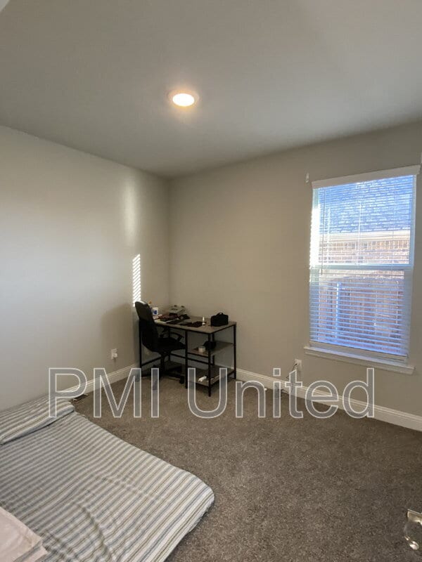 Foto del edificio - 2205 Blackcap St