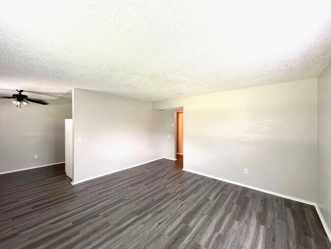 Building Photo - Quaint 3 bed 1 bath home