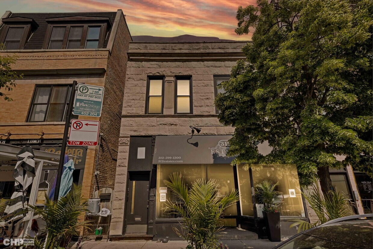 Foto principal - 3753 N Southport Ave