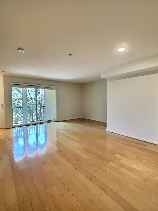 Foto del edificio - 2 Bedroom Townhouse in Southwest San Jose with Garage