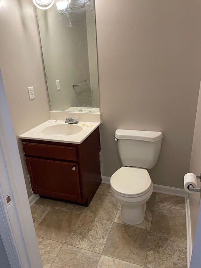 Building Photo - 3 Bed 3 Bath Updated Townhouse In Marietta