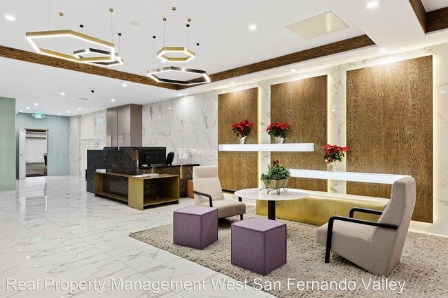 Building Photo - 4460 Wilshire Blvd