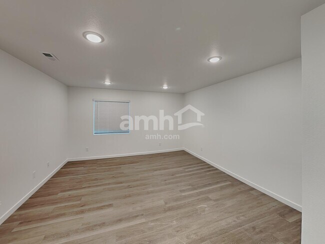 Foto del edificio - 23698 E 5th Ave