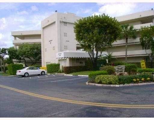 Building Photo - 3186 Via Poinciana