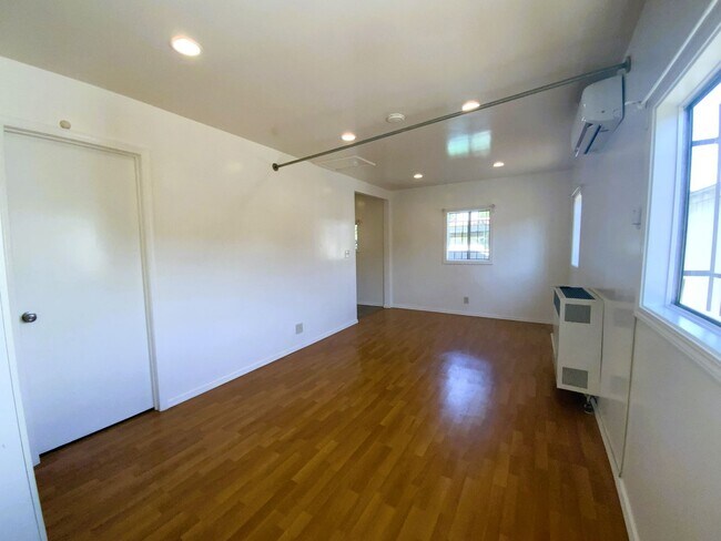 Foto del edificio - 3024 1/2-2863 1/2 N Coolidge Ave