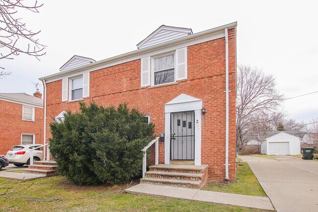 Building Photo - 257 E 250th St
